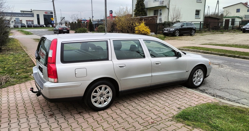 Volvo V70 cena 12999 przebieg: 249000, rok produkcji 2005 z Wieruszów małe 667